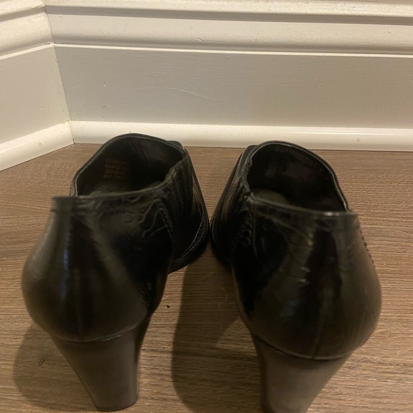 Antonio Melani, size 7m black booties. Heel 3.5 - Picture 2 of 5